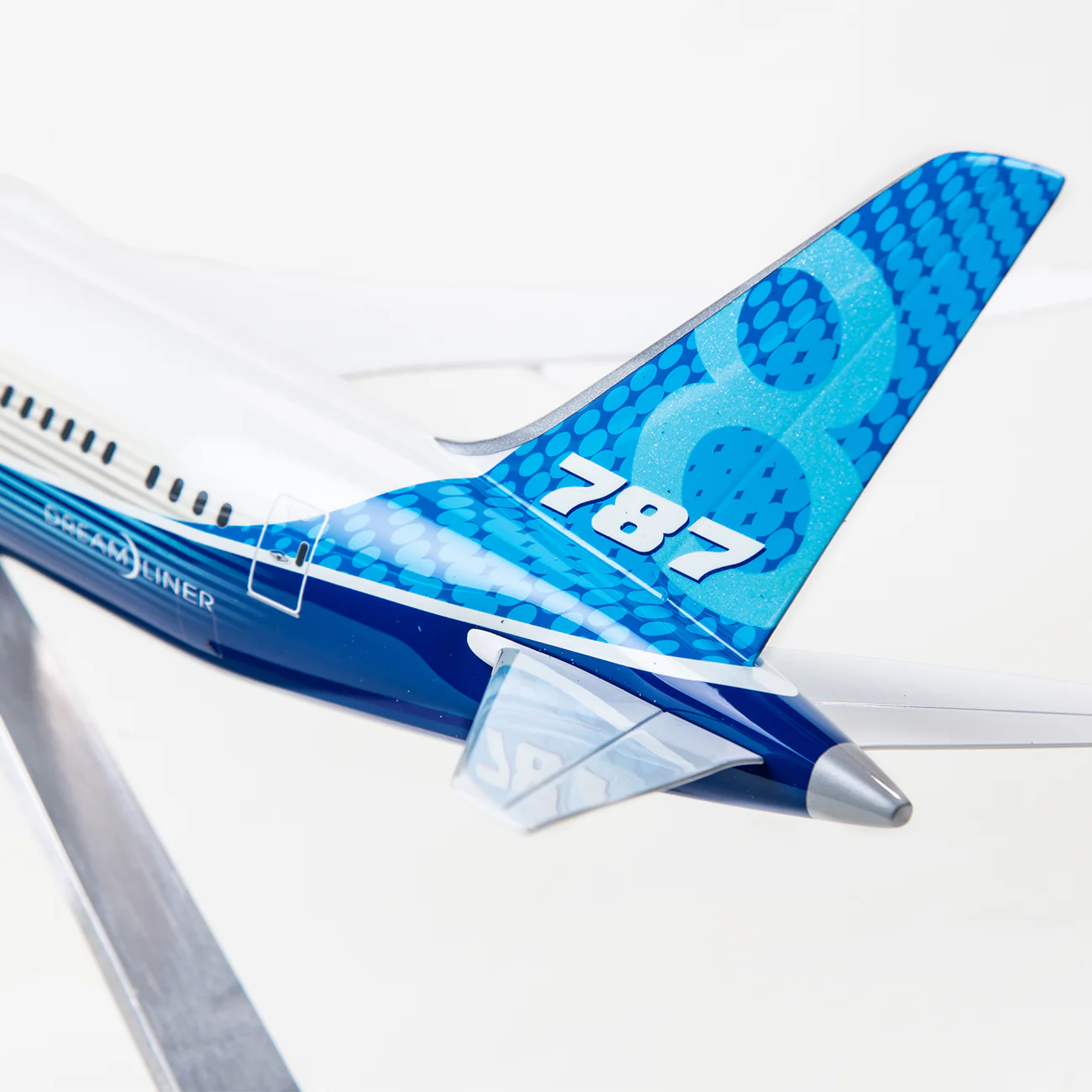 Boeing Unified 787-8 Dreamliner Resin 1:100 Model - Image 3